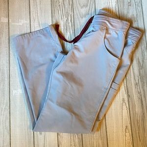 Women’s FIGS gray scrub bottoms with front pockets